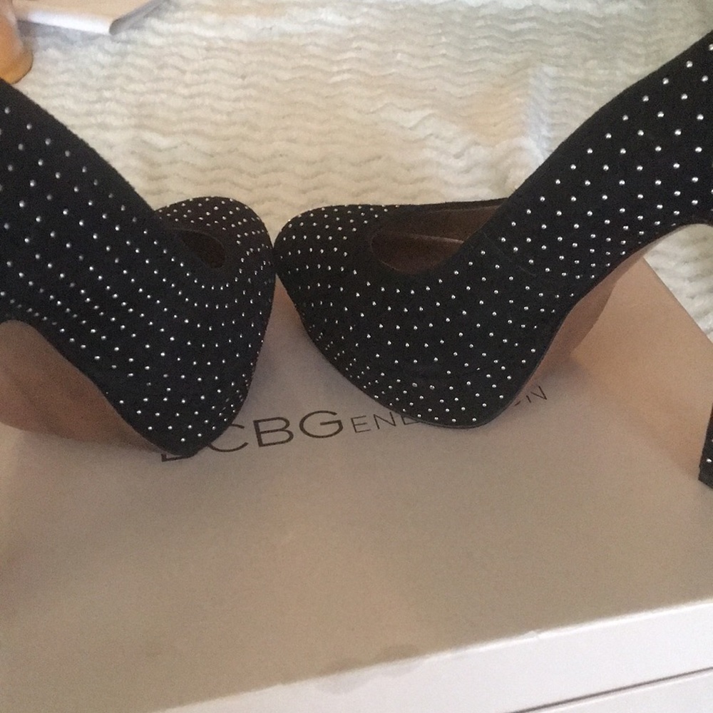 Shoes - Picture 4 of 8
